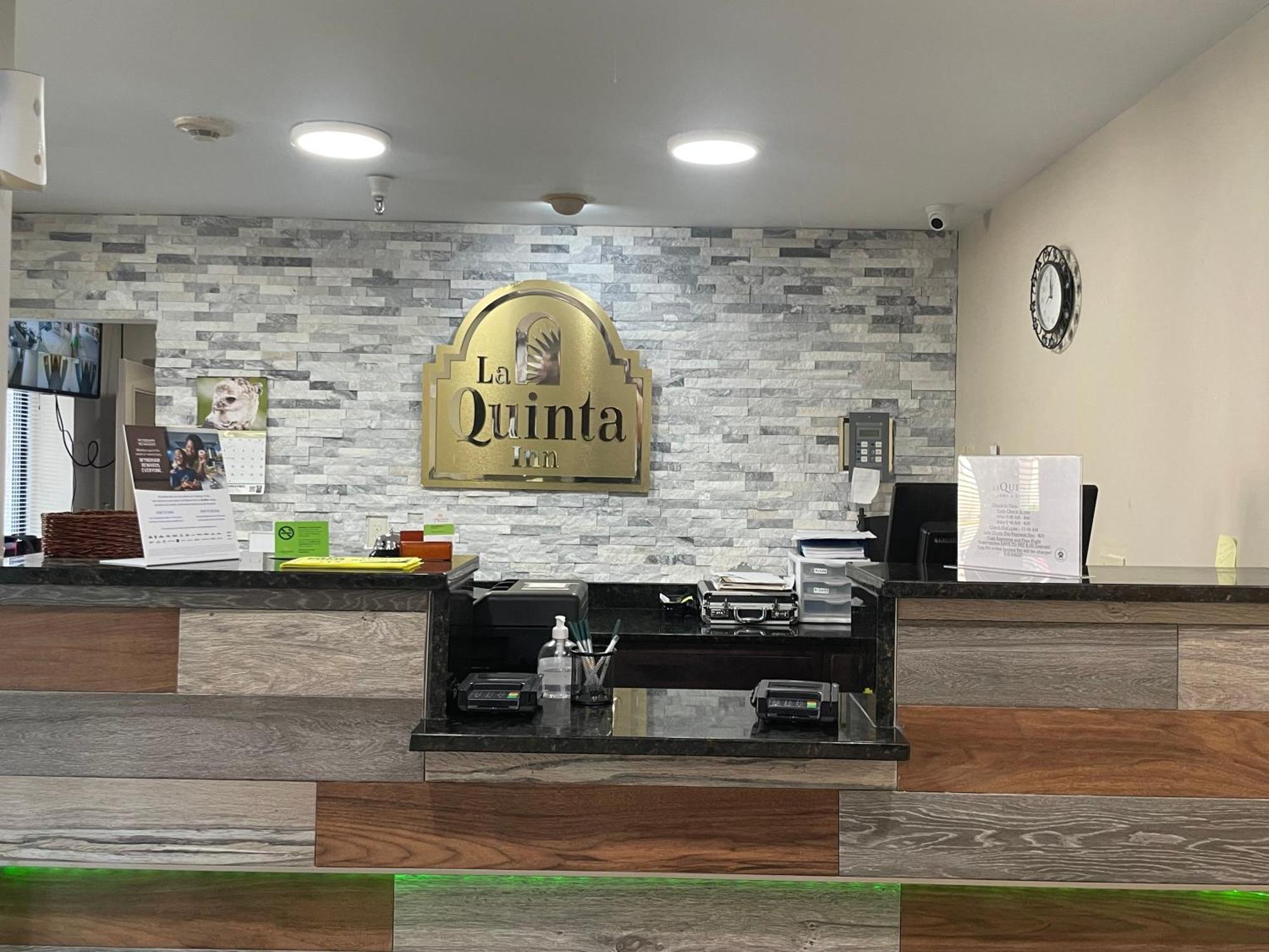 La Quinta Inn And Suites By Wyndham Cincinnati North Springdale Ngoại thất bức ảnh
